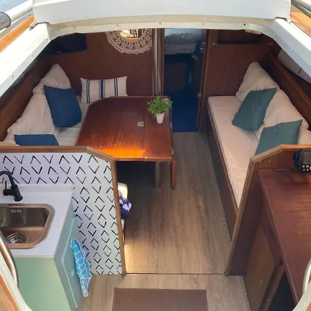 Hotel en barco Acogedor Velero En El Forum